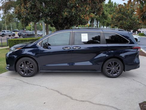 Certified 2024 Toyota Sienna XSE FWD image 7