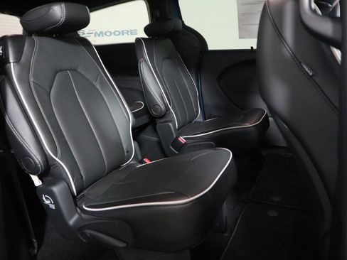New 2026 Chrysler Pacifica Limited image 22