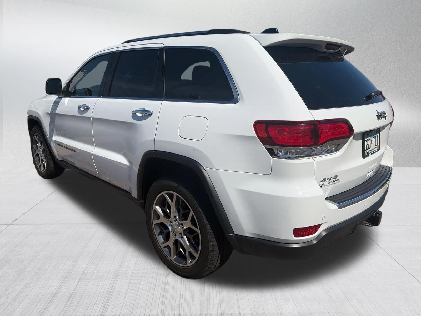 Used 2021 Jeep Grand Cherokee Limited w/ Premium Lighting Group AWD/4WD image 4