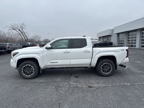 Used 2024 Toyota Tacoma TRD Sport image 1