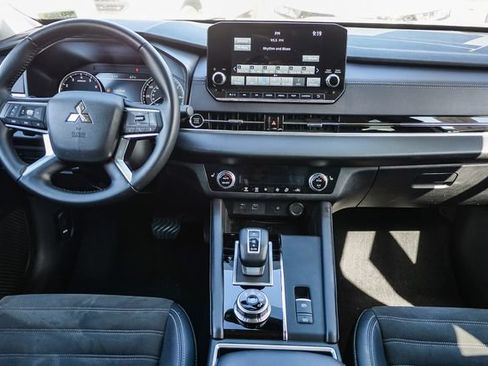 Used 2024 Mitsubishi Outlander SE FWD image 14