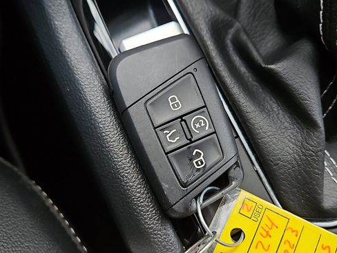 Used 2023 Volkswagen Taos SE w/ Panoramic Sunroof Package image 20