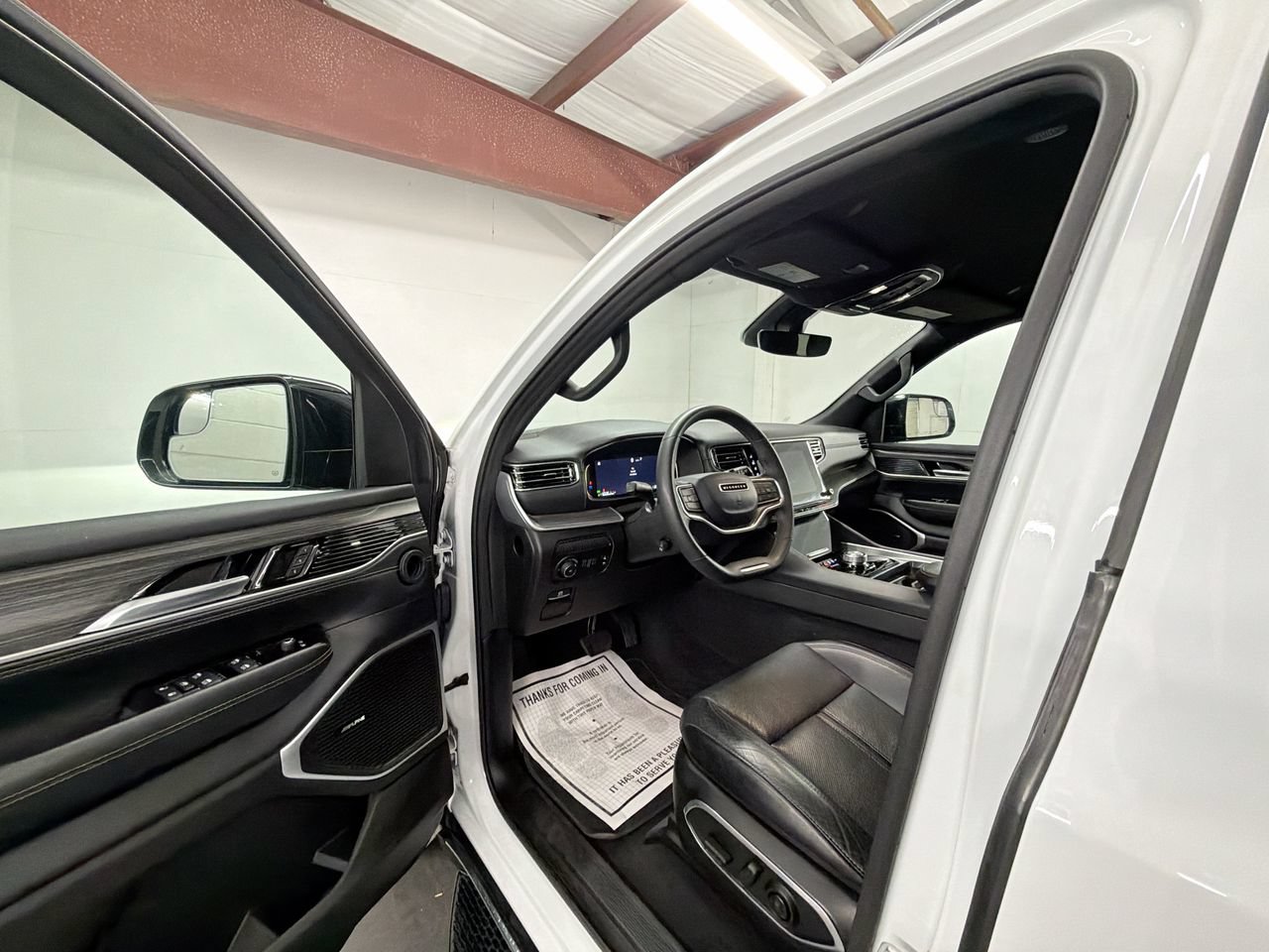 Used 2024 Jeep Wagoneer Series II w/ Flexible Seating Group RWD image 10