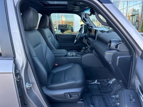 Used 2025 Toyota Land Cruiser image 17