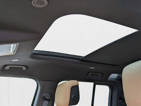 New 2025 Land Rover Defender 110 S image 15