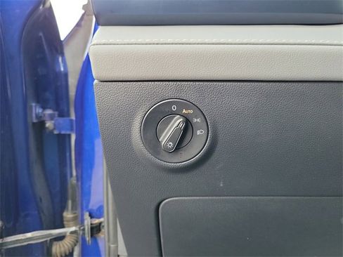 Used 2024 Volkswagen Taos SE image 15