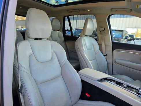 Used 2023 Volvo XC90 T8 Ultimate w/ Lounge Package image 11