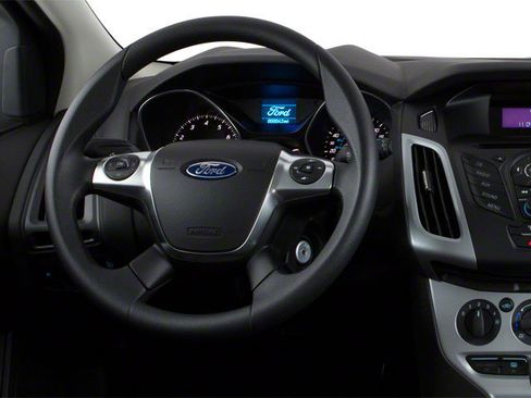 Used 2013 Ford Focus SE w/ SE Winter Pkg FWD image 9