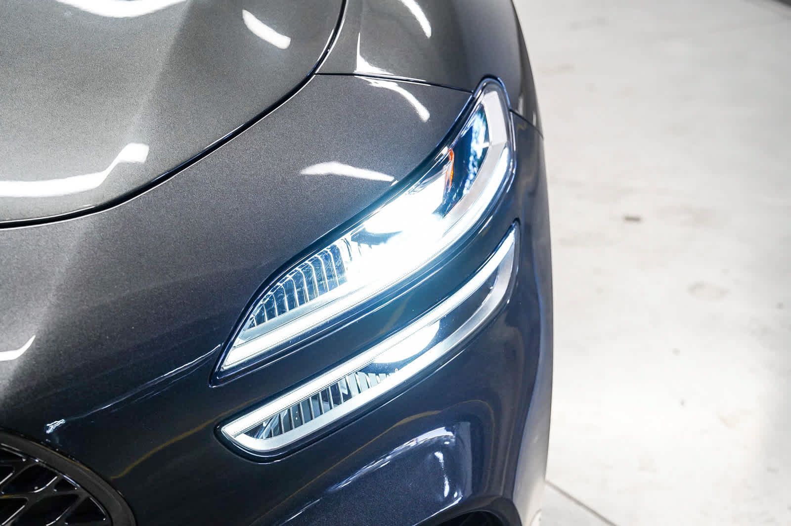 Used 2023 Genesis G70 2.0T w/ Sport Prestige Package RWD image 7