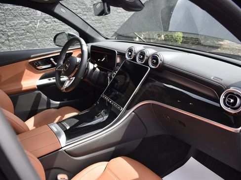 Used 2025 Mercedes-Benz GLC 350e 4MATIC image 25