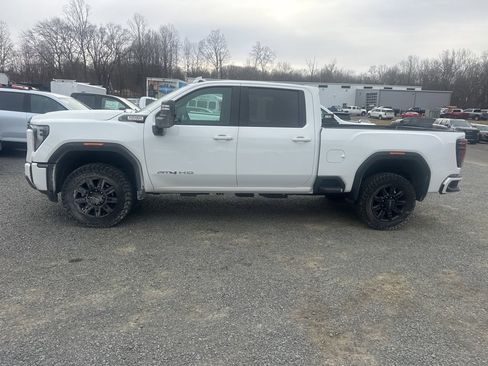 Used 2024 GMC Sierra 2500 AT4 w/ AT4 Preferred Package image 4