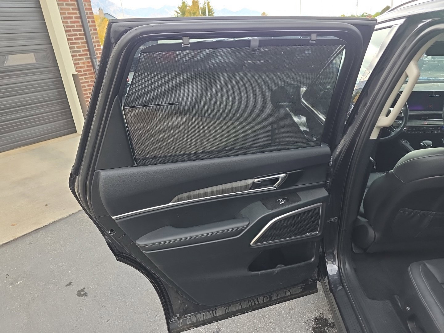 Used 2025 Kia Telluride EX w/ EX Captain's Chair Package AWD/4WD image 25