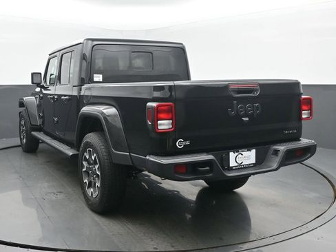 New 2026 Jeep Gladiator Sahara image 4