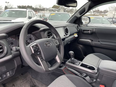 Used 2023 Toyota Tacoma TRD Off-Road image 10