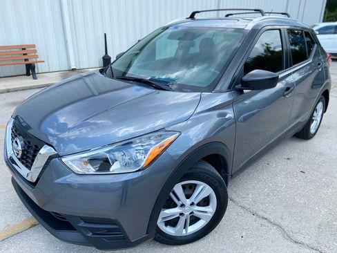 Used 2019 Nissan Kicks S w/ Exterior Package FWD image 1