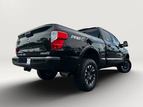 Used 2017 Nissan Titan PRO-4X w/ Pro-4x Convenience Package AWD/4WD image 2