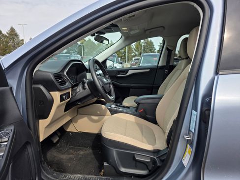 Used 2022 Ford Escape SE w/ Cold Weather Package image 18