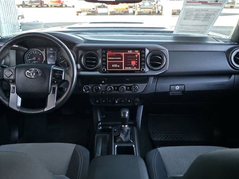 Used 2020 Toyota Tacoma TRD Sport image 28