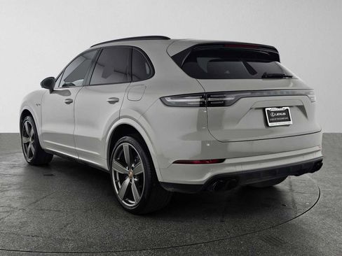 Used 2022 Porsche Cayenne Turbo S w/ Assistance Package AWD/4WD image 5