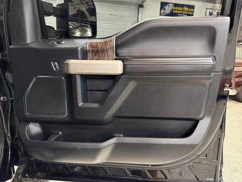 Used 2019 Ford F250 Lariat w/ Lariat Ultimate Package image 60