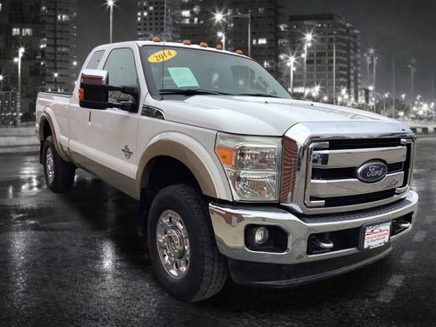 Used 2014 Ford F250 Lariat w/ Lariat Chrome Package image 8