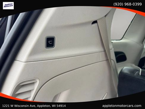 Used 2018 Chrysler Pacifica Touring-L Plus FWD image 42
