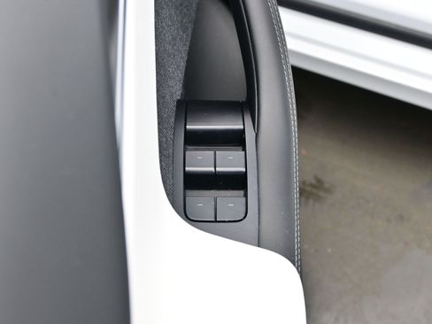 Used 2021 Tesla Model S Plaid image 10