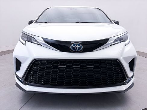 Used 2022 Toyota Sienna XSE w/ XSE Plus Package AWD/4WD image 17