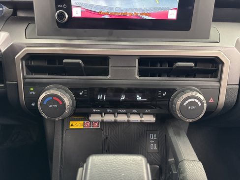 Certified 2025 Toyota 4Runner TRD Off-Road image 30