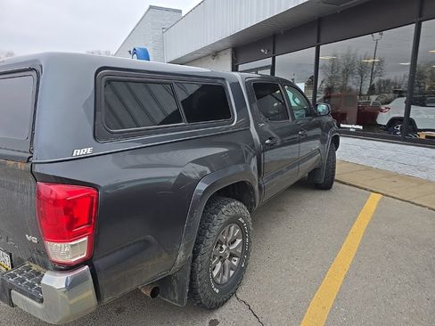 Used 2017 Toyota Tacoma SR5 w/ Tow Package AWD/4WD image 6