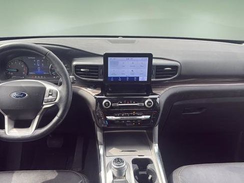 Used 2022 Ford Explorer Limited w/ Equipment Group 301A image 7