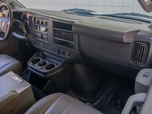Used 2016 Chevrolet Express 3500 Extended image 17