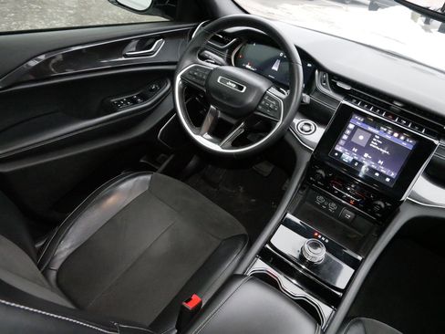 Used 2022 Jeep Grand Cherokee L Laredo image 9