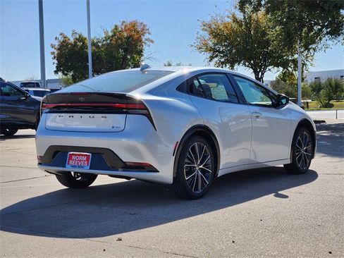 Used 2025 Toyota Prius XLE image 3