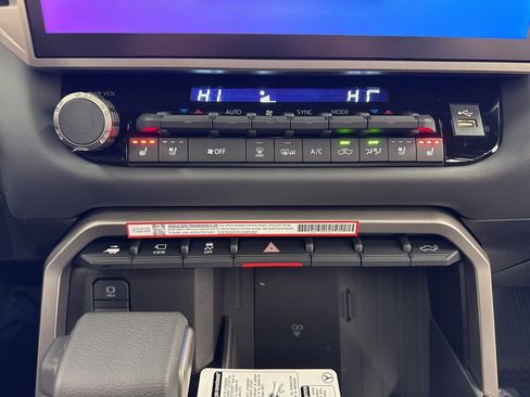 New 2026 Toyota Tundra Platinum image 32