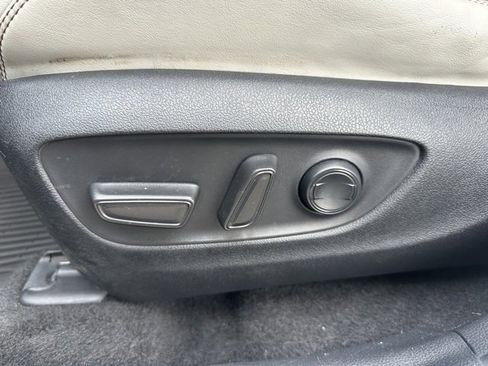 Used 2021 Toyota RAV4 XLE Premium image 17