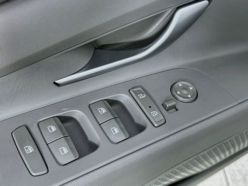 Used 2023 Hyundai Elantra SEL w/ Convenience Package FWD image 18