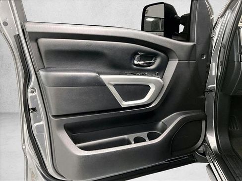 Used 2021 Nissan Titan SV w/ SV Convenience Package RWD image 18
