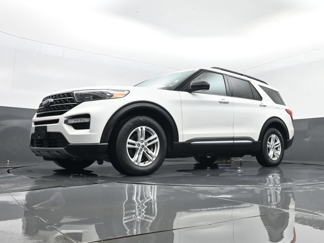 Used 2020 Ford Explorer XLT w/ Equipment Group 202A AWD/4WD image 32