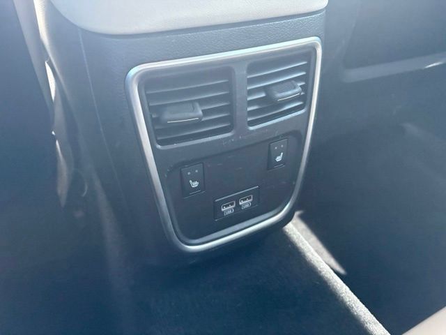 Used 2018 Chrysler 300 Limited AWD/4WD image 23