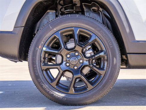 New 2026 Jeep Compass Latitude image 9