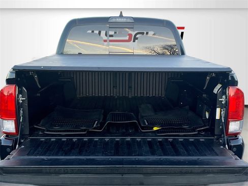 Used 2020 Toyota Tacoma TRD Sport w/ Technology Package image 24