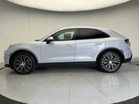 New 2026 Porsche Macan 4 Electric image 2