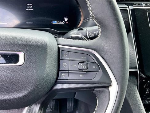 Used 2024 Jeep Grand Cherokee Altitude RWD image 14