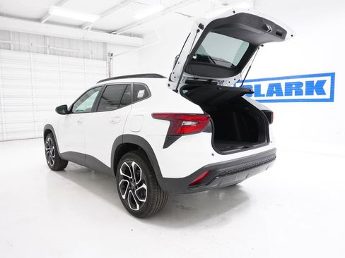 New 2026 Chevrolet Trax RS w/ Sunroof Package FWD image 8