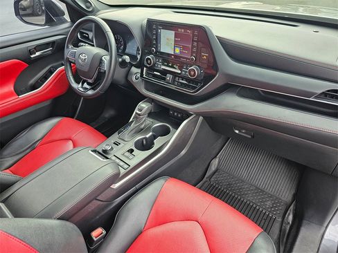 Used 2021 Toyota Highlander XSE image 11