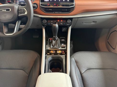 Used 2023 Jeep Compass Limited AWD/4WD image 11