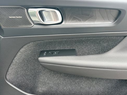 Certified 2023 Volvo XC40 Recharge Ultimate AWD/4WD image 19