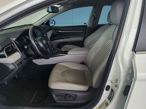 Used 2022 Toyota Camry SE w/ Convenience Package FWD image 17