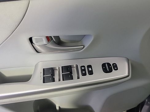 Used 2013 Toyota Prius V Three image 33